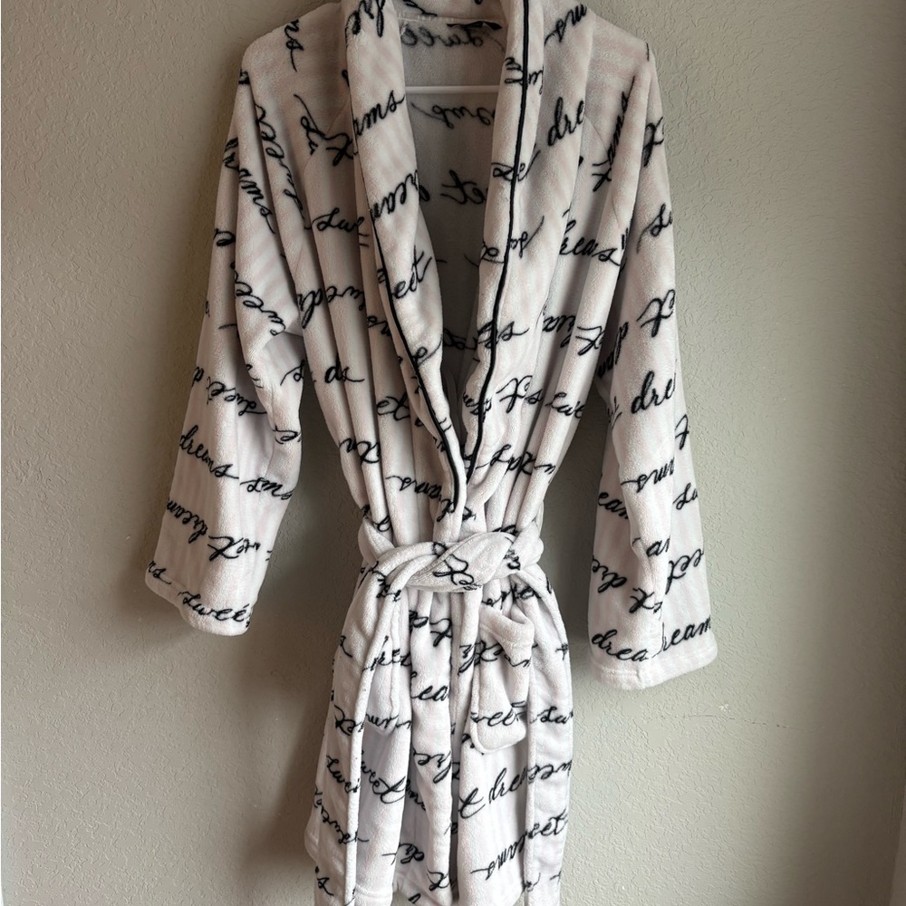 Victoria's Secret Pink Stripe Classic Script Plush Robe - Picture 2 of 10